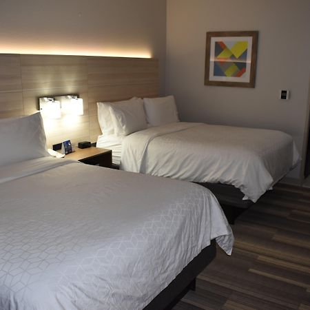 Holiday Inn Express Hotel & Suites Mcpherson By Ihg Dış mekan fotoğraf