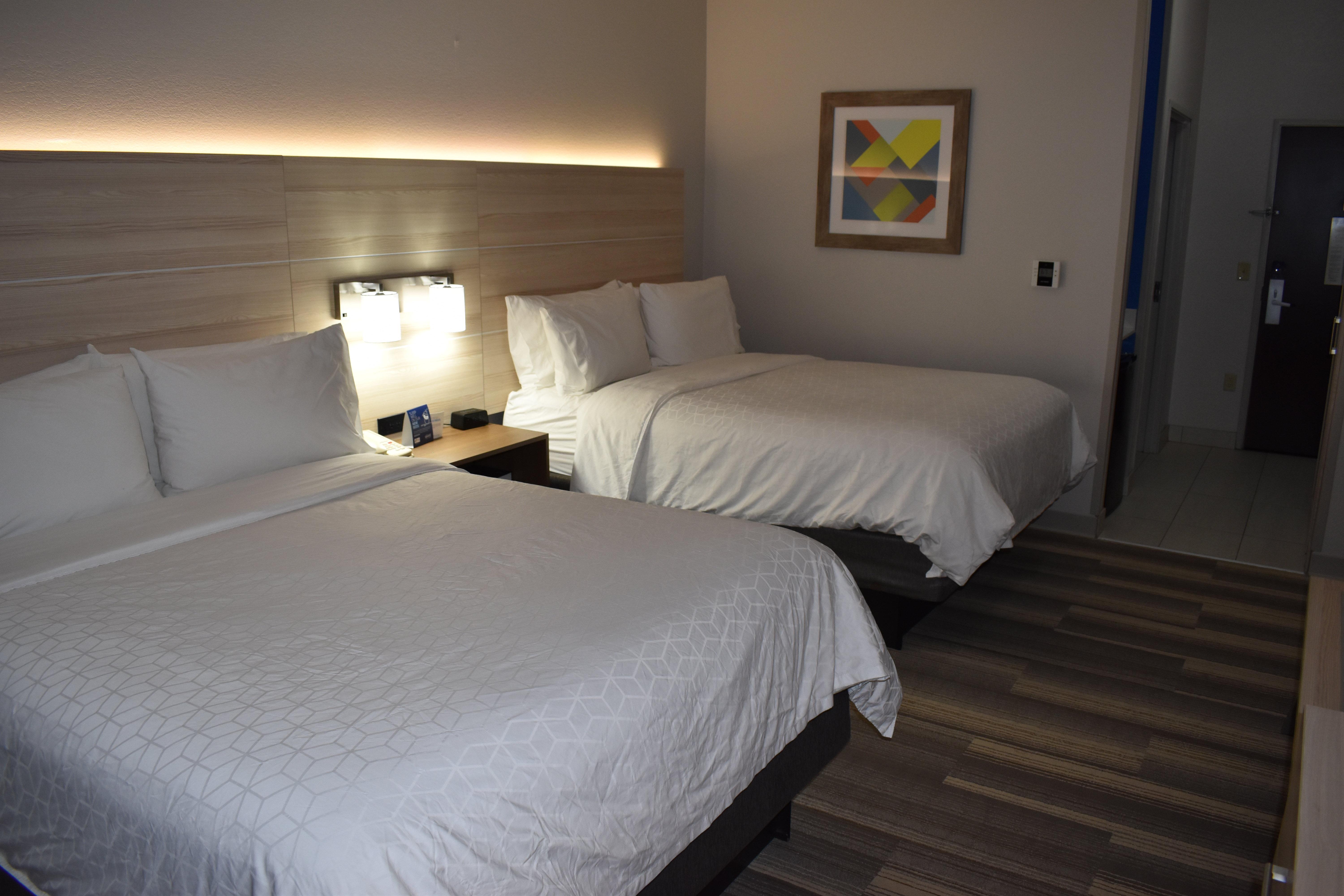 Holiday Inn Express Hotel & Suites Mcpherson By Ihg Dış mekan fotoğraf