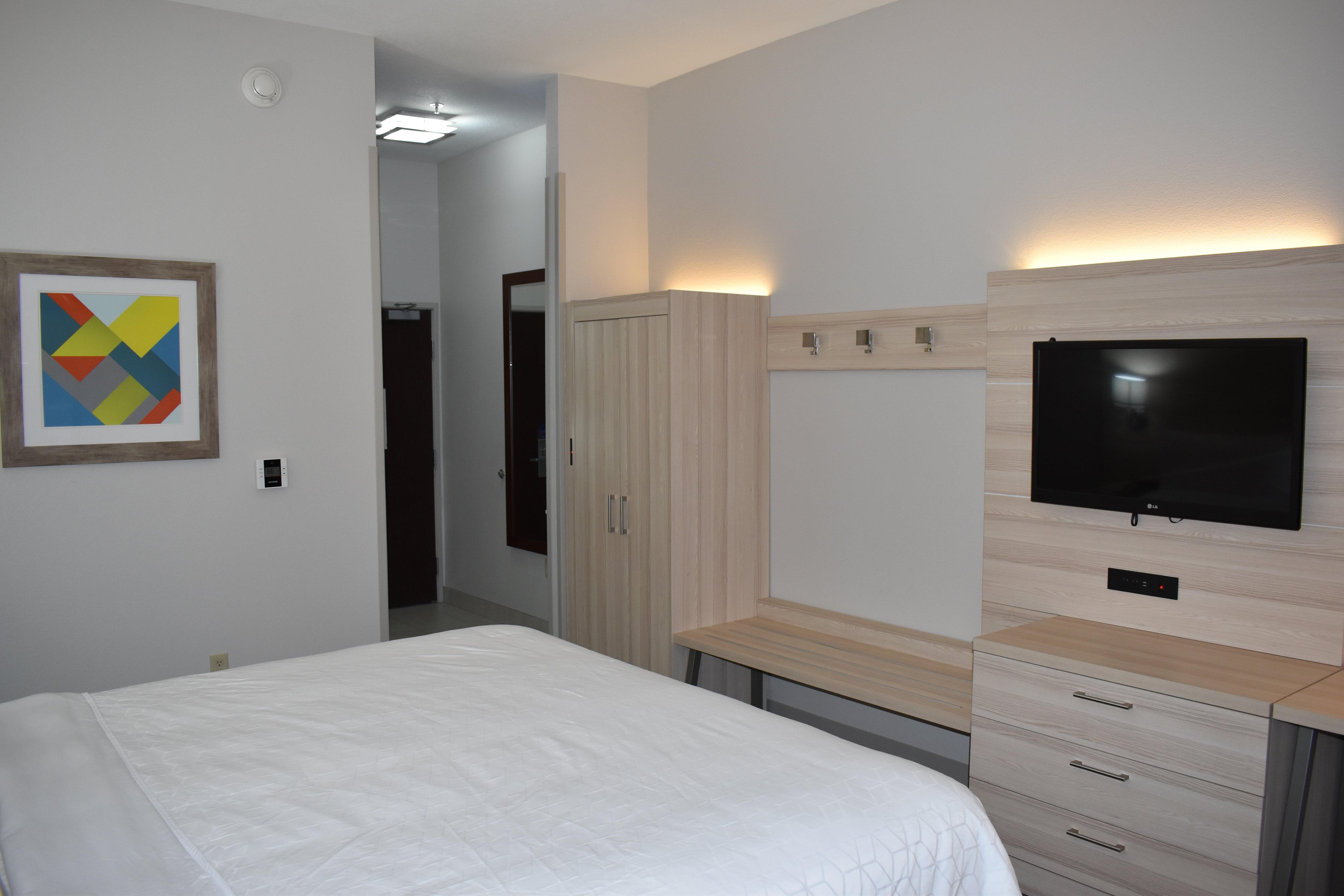 Holiday Inn Express Hotel & Suites Mcpherson By Ihg Dış mekan fotoğraf