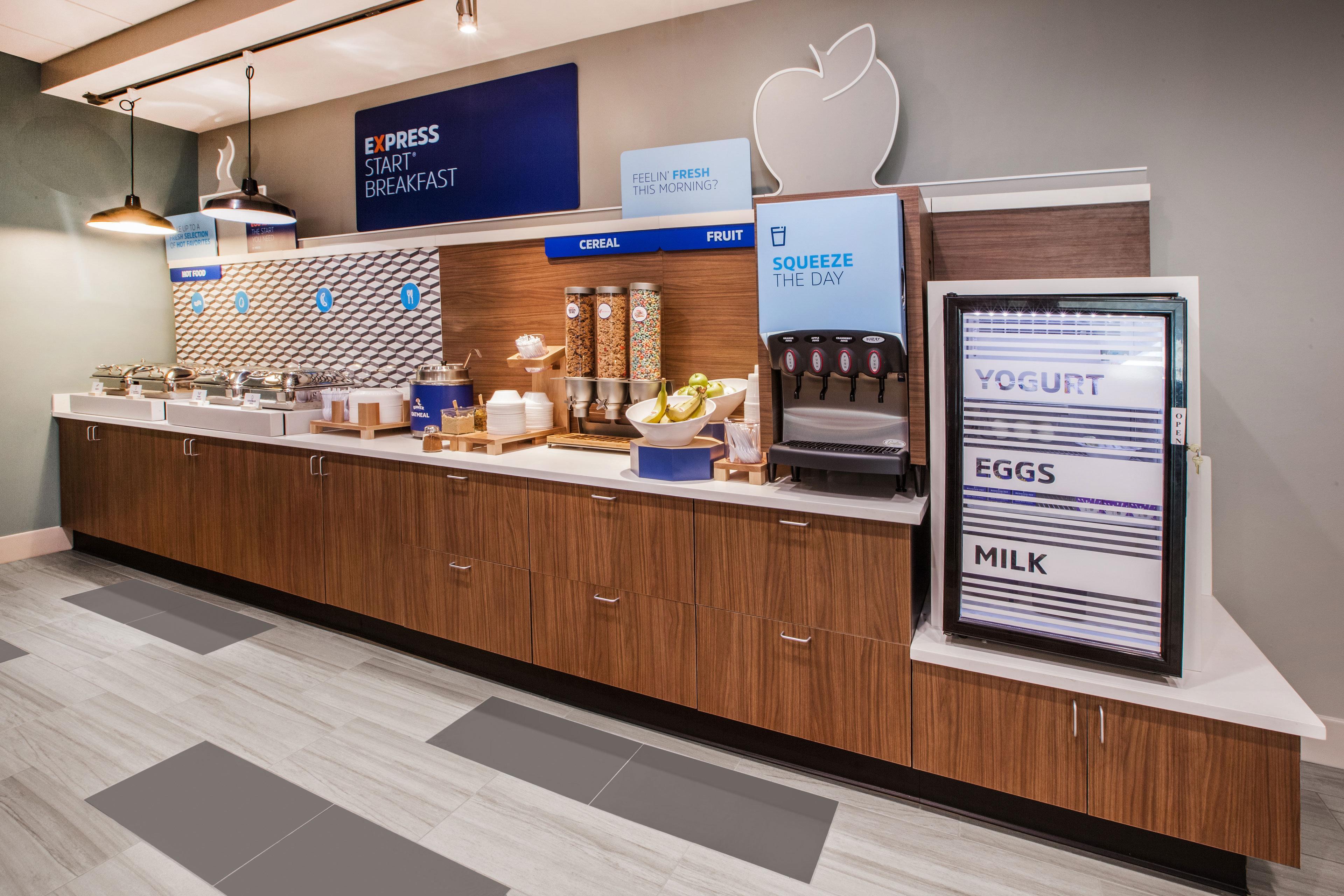 Holiday Inn Express Hotel & Suites Mcpherson By Ihg Dış mekan fotoğraf