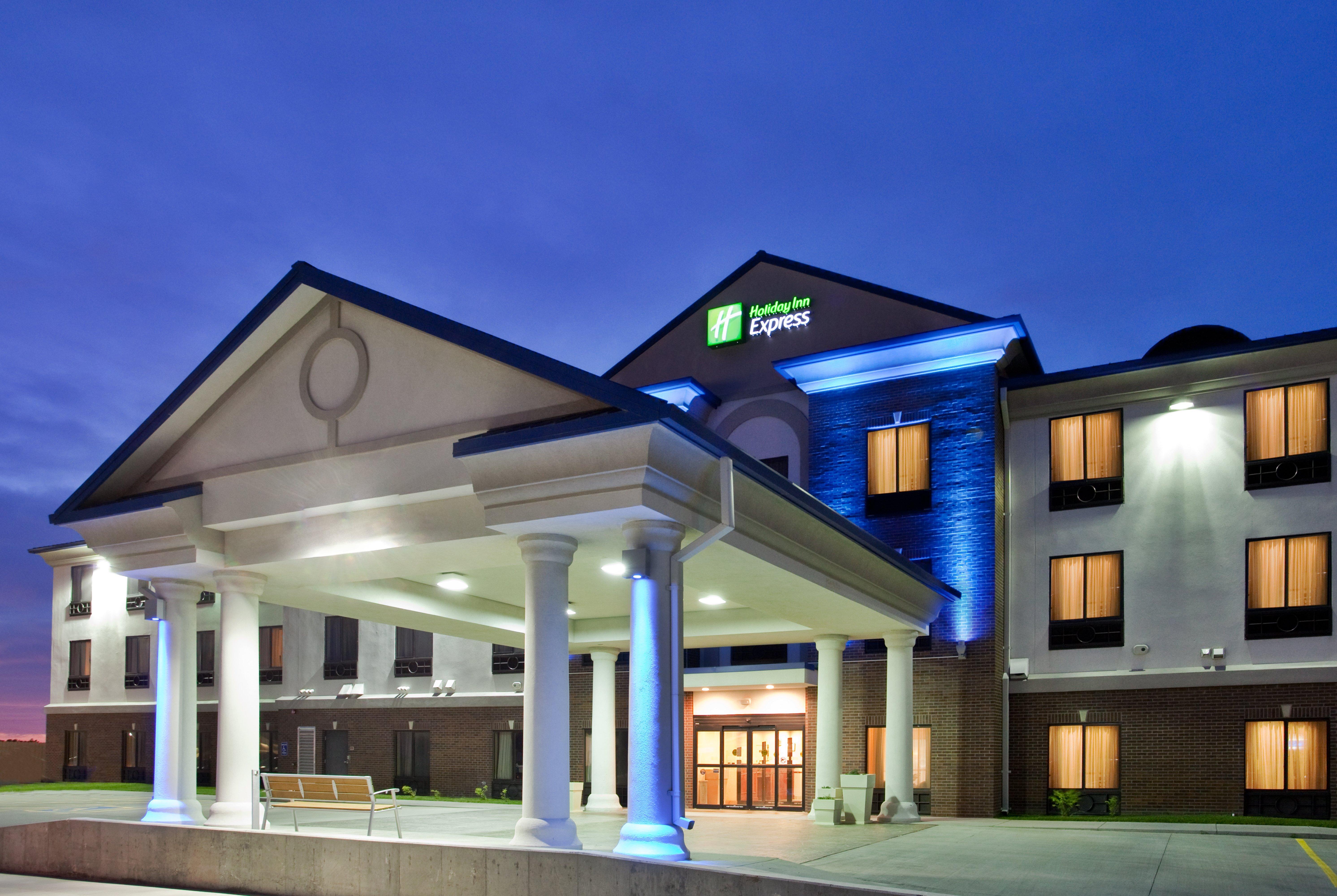 Holiday Inn Express Hotel & Suites Mcpherson By Ihg Dış mekan fotoğraf