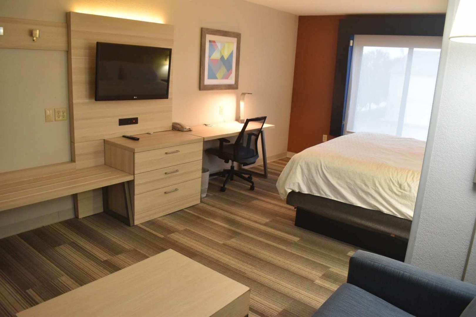 Holiday Inn Express Hotel & Suites Mcpherson By Ihg Dış mekan fotoğraf