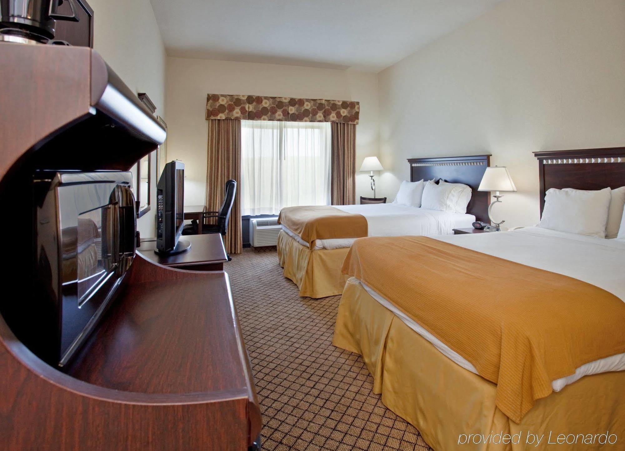 Holiday Inn Express Hotel & Suites Mcpherson By Ihg Oda fotoğraf