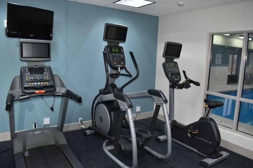 Holiday Inn Express Hotel & Suites Mcpherson By Ihg Dış mekan fotoğraf