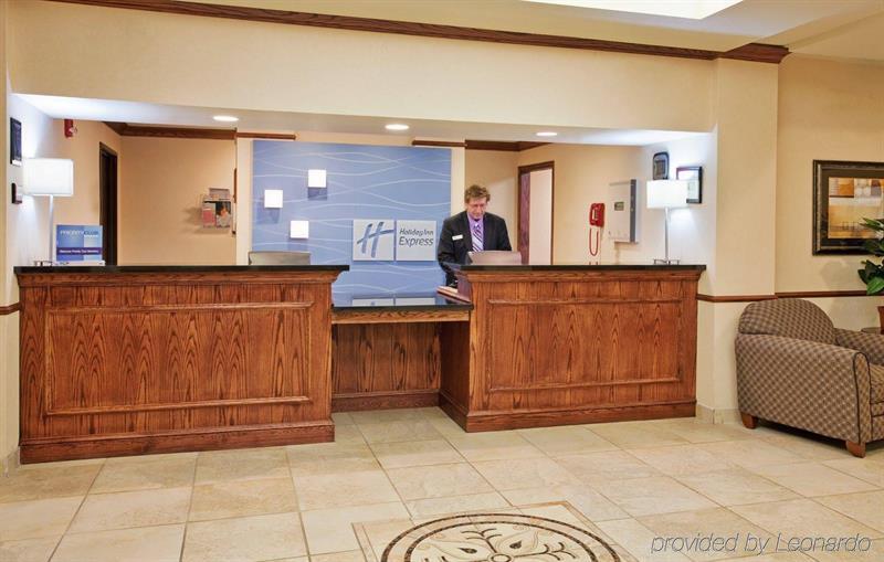 Holiday Inn Express Hotel & Suites Mcpherson By Ihg Dış mekan fotoğraf